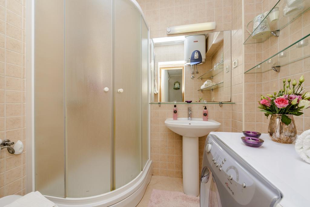Superior Stunning Apartment Gravosa With A Free Parking Дубровник Экстерьер фото