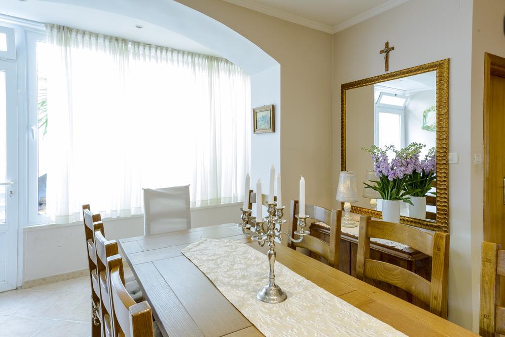 Superior Stunning Apartment Gravosa With A Free Parking Дубровник Экстерьер фото