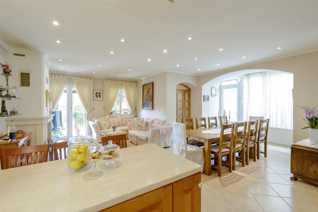 Superior Stunning Apartment Gravosa With A Free Parking Дубровник Экстерьер фото