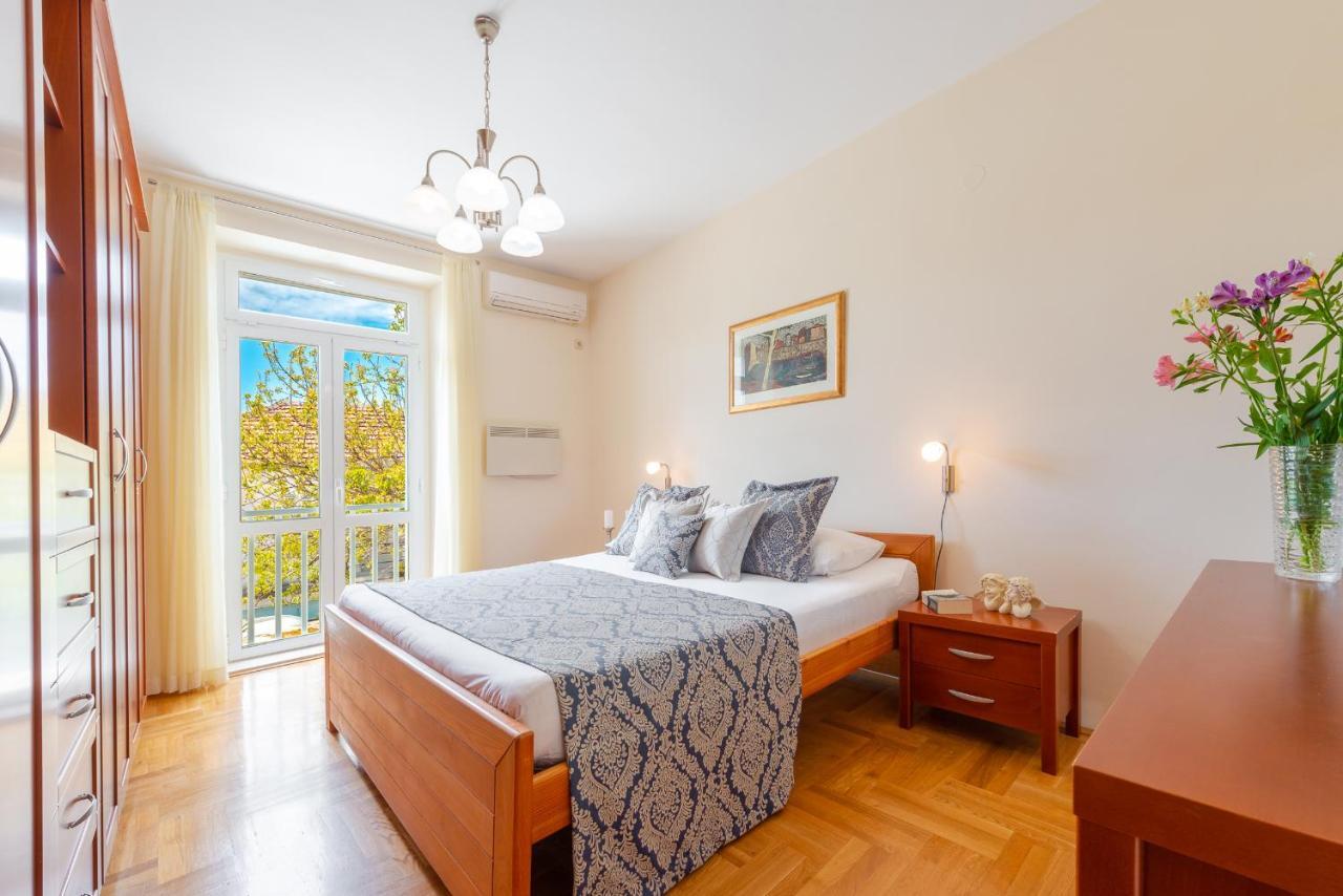 Superior Stunning Apartment Gravosa With A Free Parking Дубровник Экстерьер фото